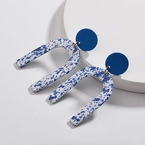 Mod U-shape Geometric Drop Earrings